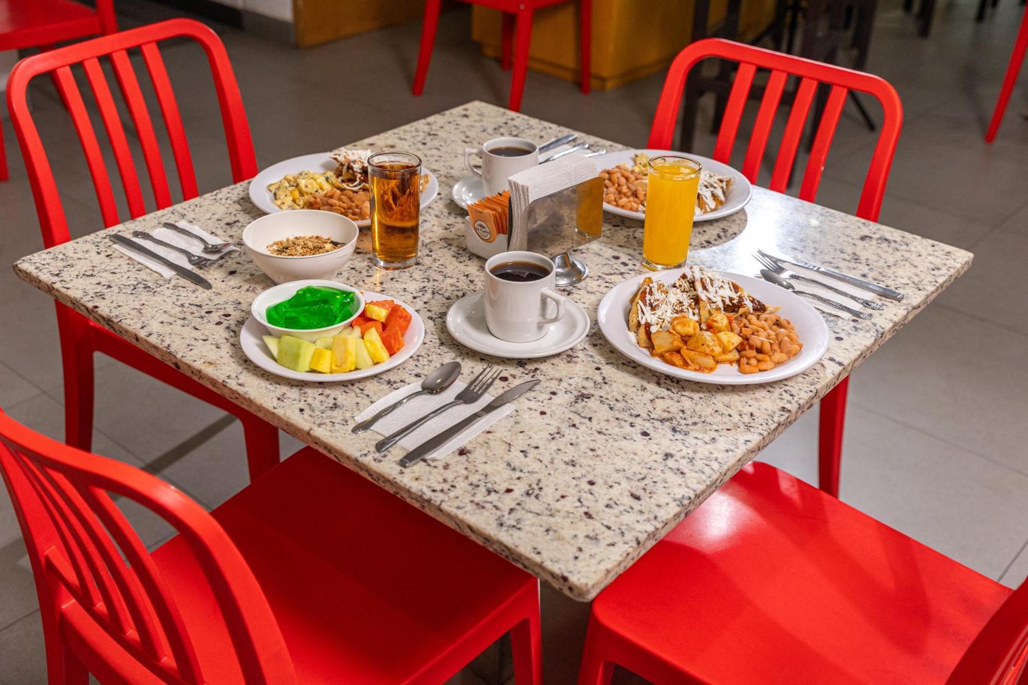 Hotel Mexico Plaza Silao Aeropuerto Экстерьер фото