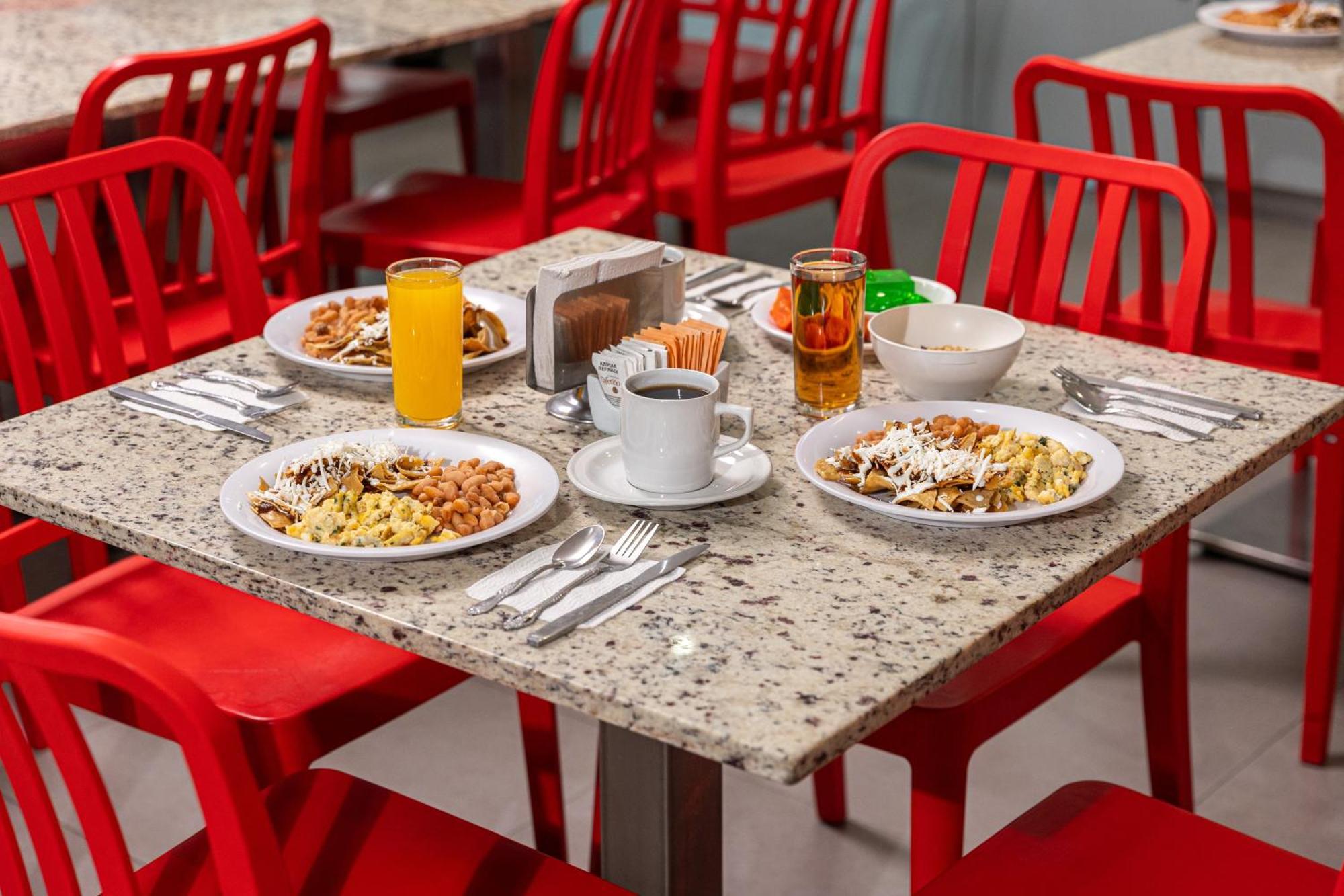 Hotel Mexico Plaza Silao Aeropuerto Экстерьер фото